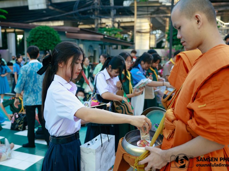 กิจกรรมทำบุญตักบาตร ในโครงการแผ่นดินธรรมแผ่นดินทอง วันพุธที่ 20 พฤศจิกายน 2567